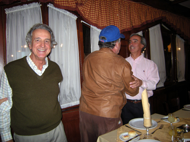 Jorge Greene, Sergio Lehued saludando a Edgardo Cruz