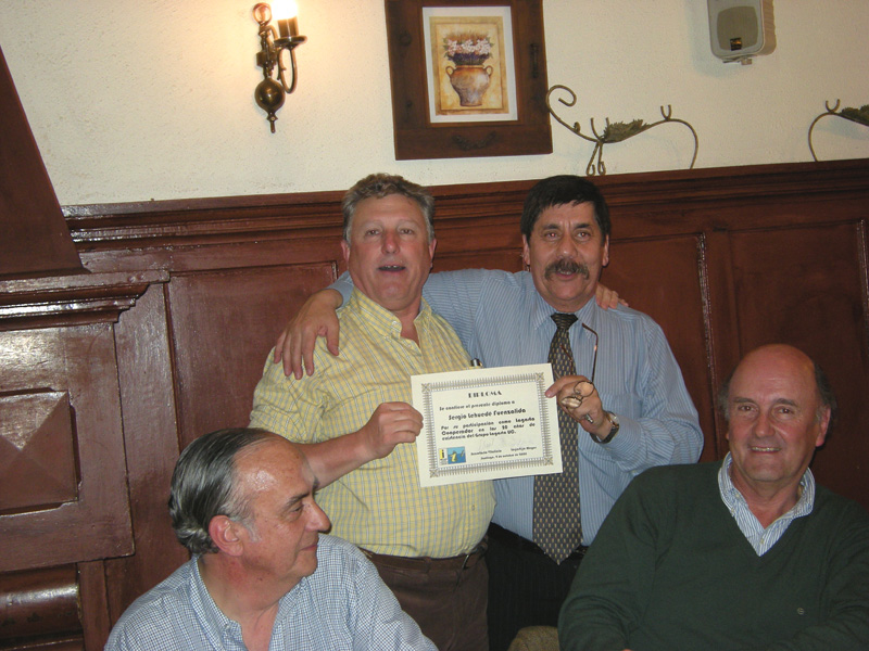 A Sergio Lehued ahora le entregan un Diploma
