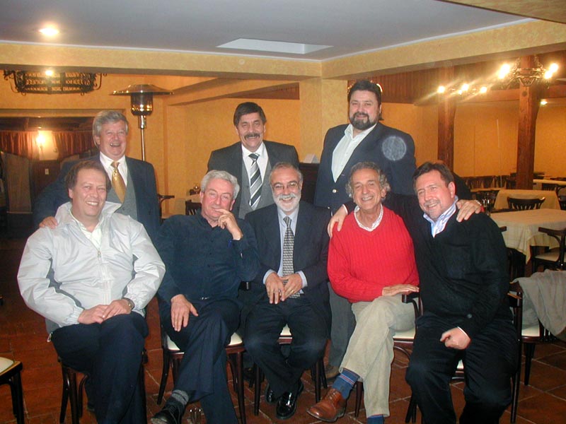 Rodrigo Mujica, Jorge Canto, Alejandro Garca. Sentados: Germn Escudero, Pedro Jordn, Luis Durn, Jorge Greene, Peter Lowick-Rusell