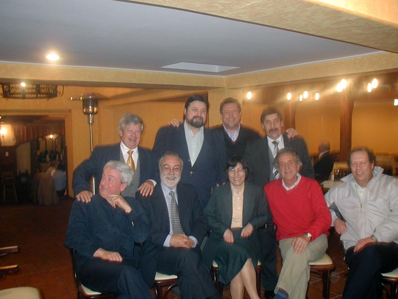 Rodrigo Mujica, Alejandro Garca, Peter Lowick-Russell, Jorge Canto. Sentados: Pedro Jordn, Luis Durn, Patricia Leges, Jorge Greene, Germn Escudero