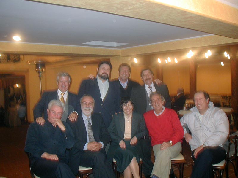Rodrigo Mujica, Alejandro Garca, Peter Lowick-Russell, Jorge Canto. Sentados: Pedro Jordn, Luis Durn, Patricia Leges, Jorge Greene, Germn Escudero